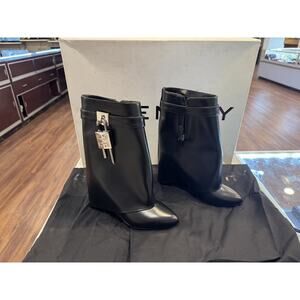 GIVENCHY BLACK SHARK LOCK ANKLE BOOTS LEATHER SIZE EU37 US6.5 LS(342250)